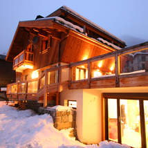A special luxury chalet in the very centre of Chamonix, catering for 10 guests. Ideal for family or corporate booking.