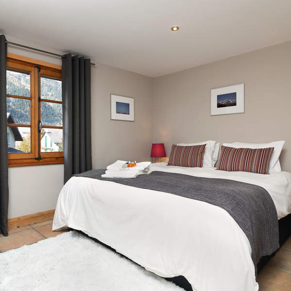 7 of the 11 bedrooms have zip and link beds to offer Twin or Double beds