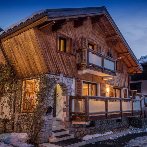 Chalet Grand Cru is an exceptional 5 bedroom, 4 bathroom property tucked away in the heart of Chamonix.
