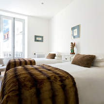 The twin room in this impressive newly-refurbished luxury Chamonix apartment